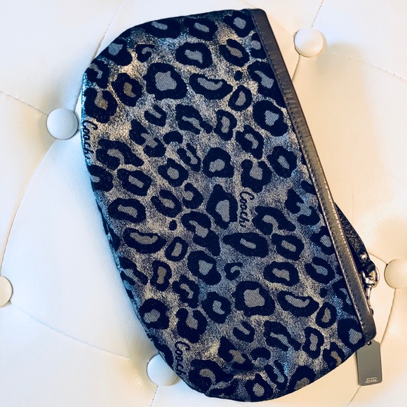 Coach wristlet 👛 great condition! - Picture 3 of 3